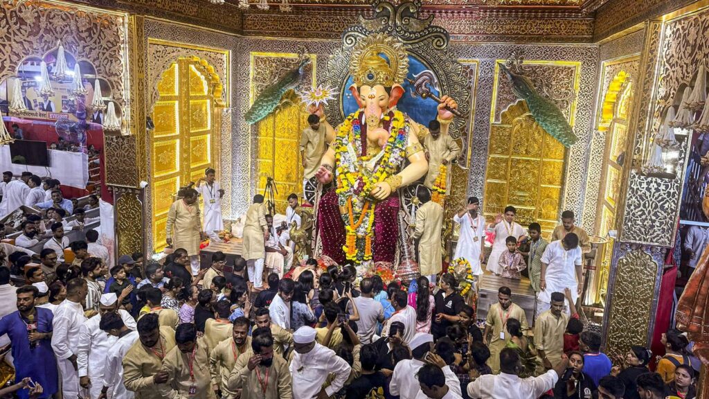 Ganesh Chaturthi 2024: 7 celebrities, including Shah Rukh Khan and Kartik Aaryan, visit Lalbaugcha Raja | Photos